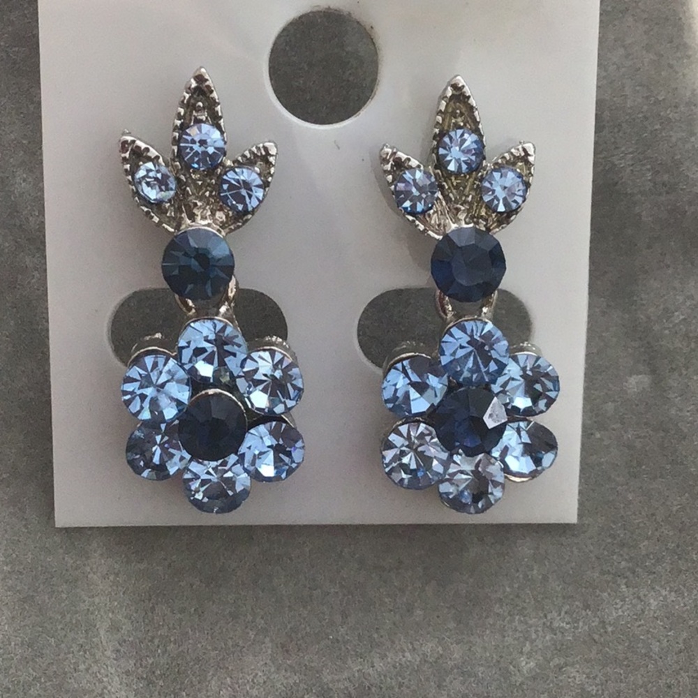 Blue rhinestone flower earrings-pierced
